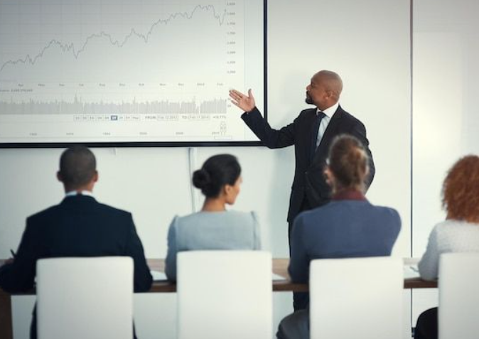 Revolutionizing Training in Professional Communities: How Engagement Platforms Help Trainers Share Resources and Ideas